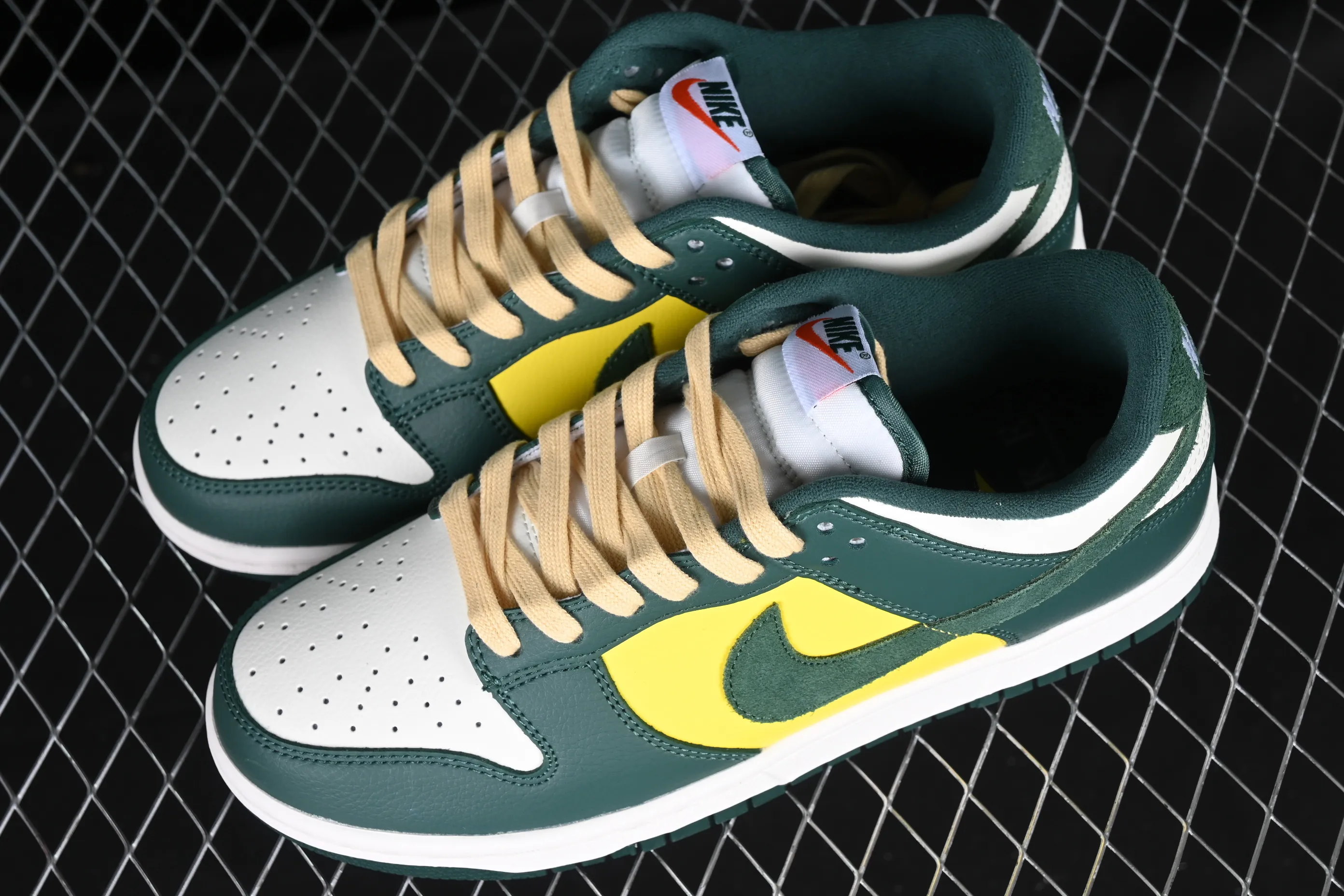 All Categories Nk SB Dunk Series Nk SB Dunk Low Low-top sneakers Nk Dunk Low SE "Noble Green" Classic Brazilian color SB low-top sports and leisure sneakers FD0350-133